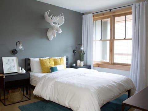 Luxury 2 bed 2 bath Condo in River Run with Pool and Hot Tub Apartment in Keystone