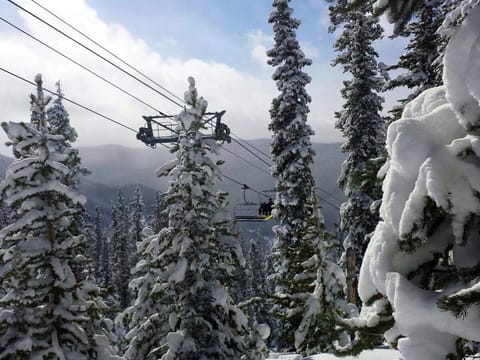 Luxury 2 bed 2 bath Condo in River Run with Pool and Hot Tub Apartment in Keystone