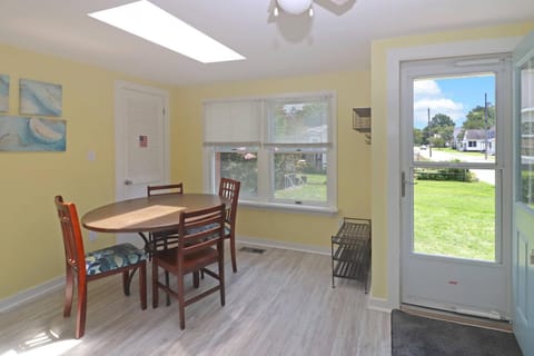 Hill House - Pet friendly, In town with water views! House in Chincoteague Island