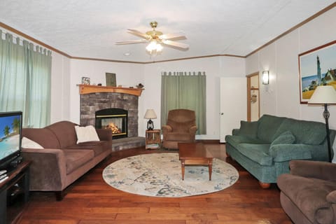 Island Thyme - Hot tub & carnival location! House in Chincoteague Island