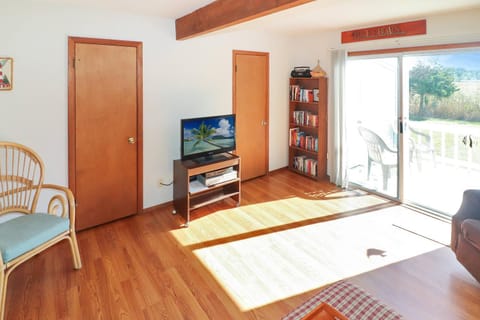 Joint Venture - Pet friendly & water views! House in Chincoteague Island