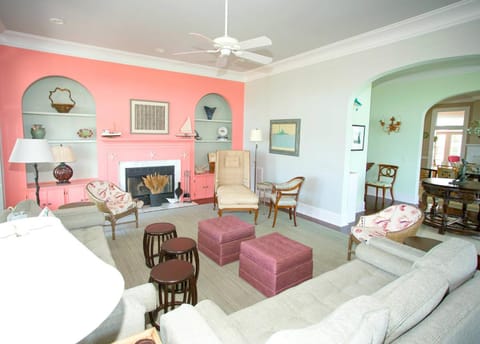 June's Retreat - Waterfront; Boat dock! House in Chincoteague Island