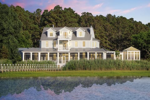 June's Retreat - Waterfront; Boat dock! House in Chincoteague Island