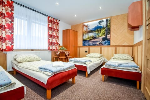 Bed, TV and multimedia, Living room, Photo of the whole room, Seating area, Bedroom, towels