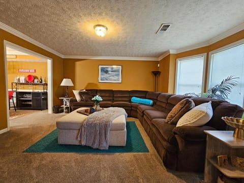 Friends & Family Suburban Retreat House in Redan