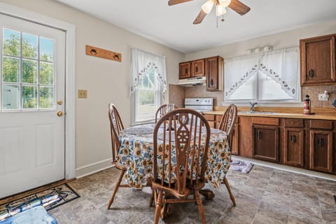 Lazy Days - Pet friendly with screened gazebo! House in Chincoteague Island