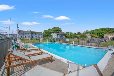 Lighthouse View - Water views & shared pool! House in Chincoteague Island