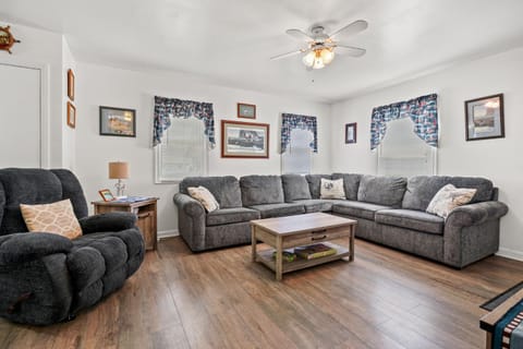 Lighthouse View - Water views & shared pool! House in Chincoteague Island