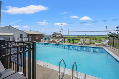 Lighthouse Estates 8 - Water views & shared pool! House in Chincoteague Island