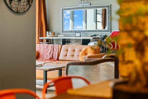 Living room, Seating area