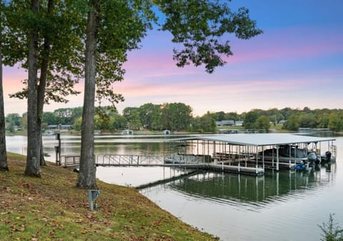 Hook, Wine, Sinker Unit B Apartment in Tennessee