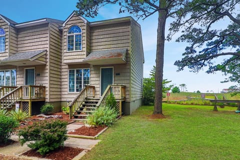 Marsh Point - Screened Porch & Shared Dock! House in Chincoteague Island