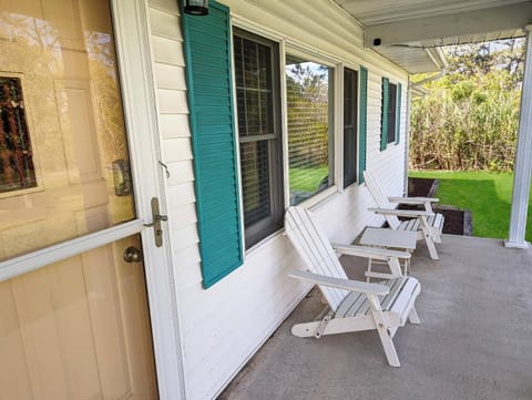 Mermaid Crossing - Pet friendly, waterfront with dock! House in Chincoteague Island