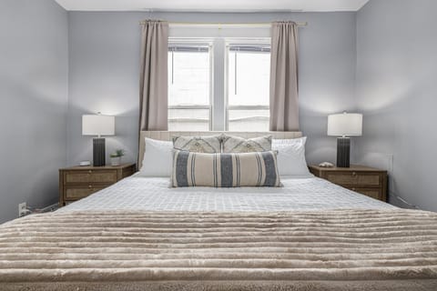 Completely Remodeled Walking Distance to Downtown Close to the Beach Downstairs Washer Dryer Apartment in Michigan City