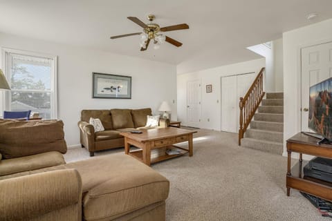 Moon Rising - Waterfront with shared dock! House in Chincoteague Island