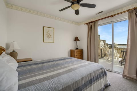 Moon Rising - Waterfront with shared dock! House in Chincoteague Island