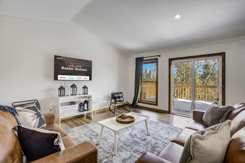 Rustic Outlaw Secluded Escape with Stunning Views Chalet in Colorado