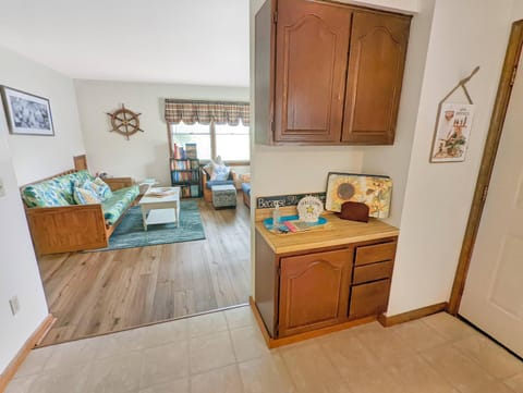 Morning Memories - Pet friendly, shared pool & dock! House in Chincoteague Island