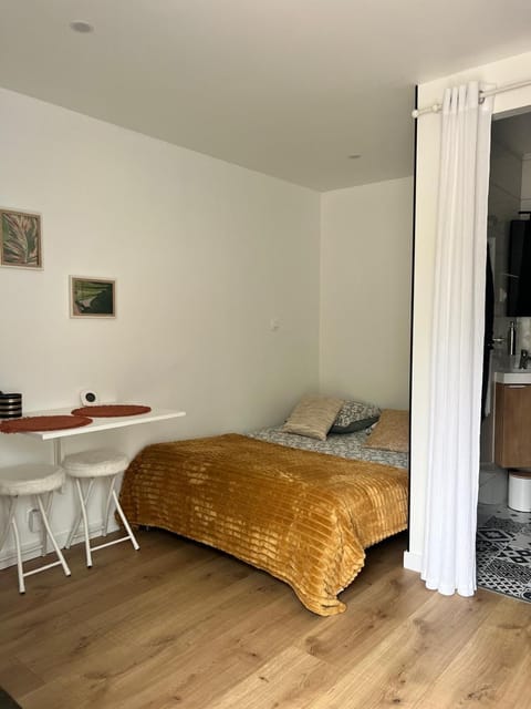 Bed, Photo of the whole room