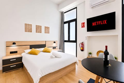 TV and multimedia, Dining area, Bedroom