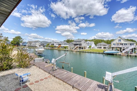 Off Duty - Pet Friendly, Waterfront! House in Chincoteague Island