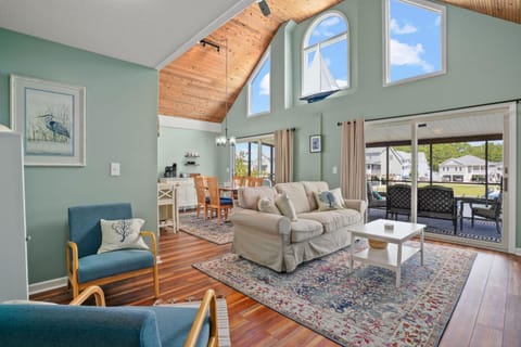 Off Duty - Pet Friendly, Waterfront! House in Chincoteague Island