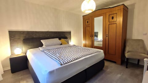 Bed, Bedroom, wardrobe