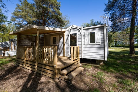 Property building, Patio, Garden, Minigolf, Garden view
