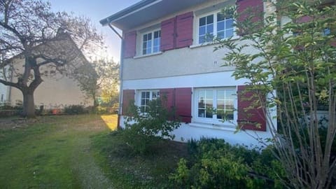 T2 Au Calme Avec Jardin Apartment in Beaune