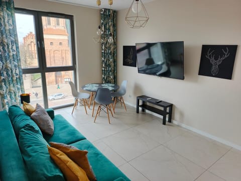 Communal lounge/ TV room, TV and multimedia, Living room, Seating area, Evening entertainment