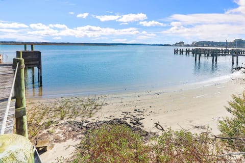 Return - Waterfront with boat dock! House in Chincoteague Island