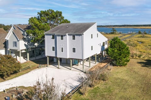 Return - Waterfront with boat dock! House in Chincoteague Island