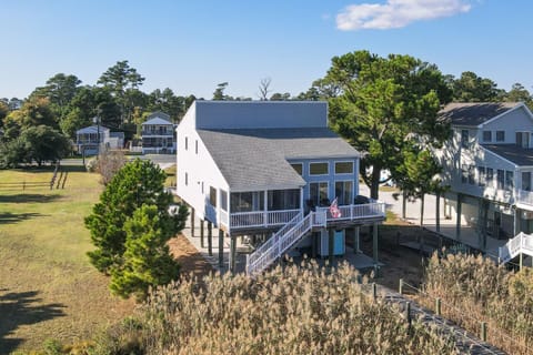 Return - Waterfront with boat dock! House in Chincoteague Island