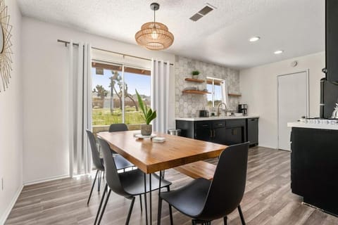 Grand Desert Oasis - SPA - A Location - JT Park House in Joshua Tree