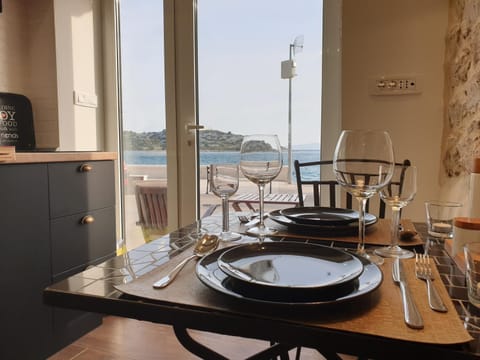 Natural landscape, Kitchen or kitchenette, Dining area, Sea view