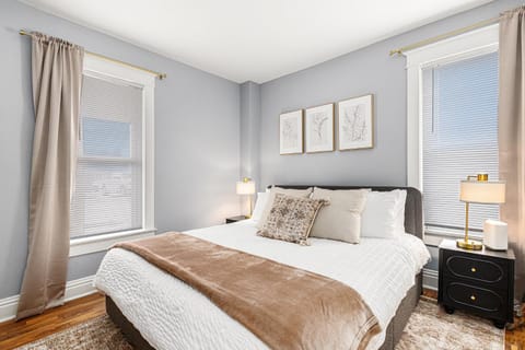 Remodeled Mins to Beach & Downtown Downstairs Apartment in Michigan City