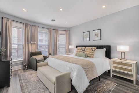 Remodeled Washer Dryer Mins to Beach & Downtown Apartment in Michigan City