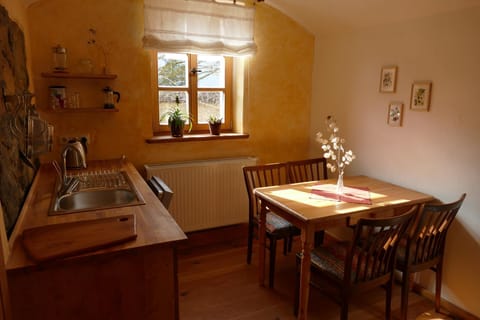 Kitchen or kitchenette, Kitchen or kitchenette, Dining area, stove