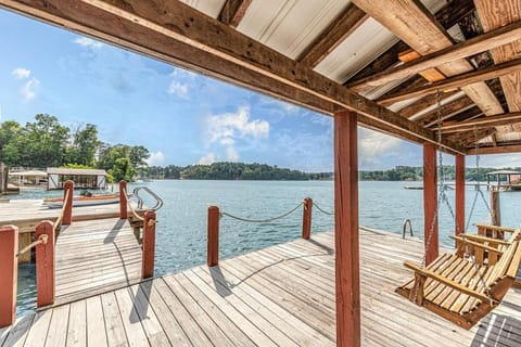 Lake Hickory Trio 1 BR Pink Unit House in Hickory