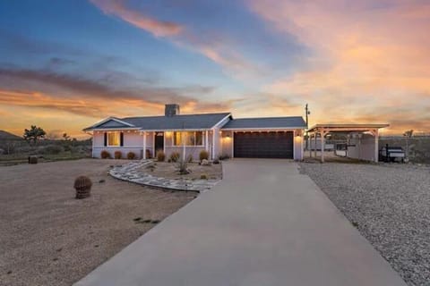 Maison YV - Fire-pit - Desert Beauty - A Location House in Yucca Valley