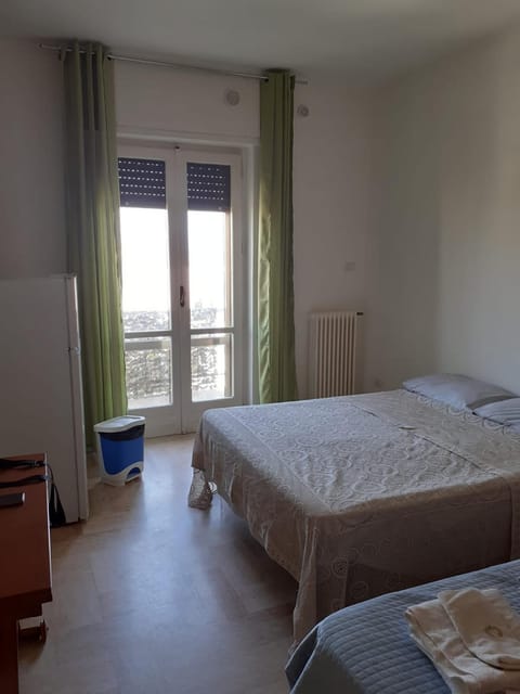 Bed, Photo of the whole room, Bedroom, internet