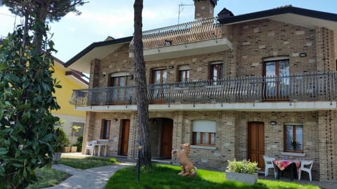 Facade/entrance, Summer, Garden view