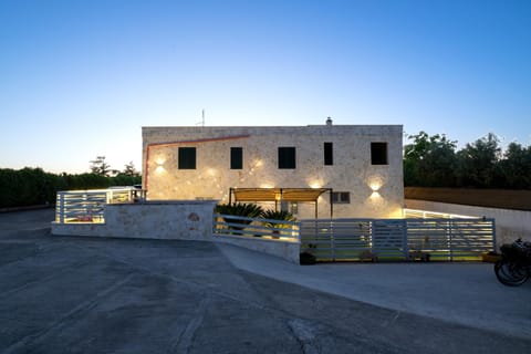 Property building, Facade/entrance, Swimming pool