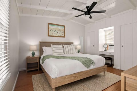 Coastal Retreat 1BR Steps to Ocean & Peek Views House in La Jolla