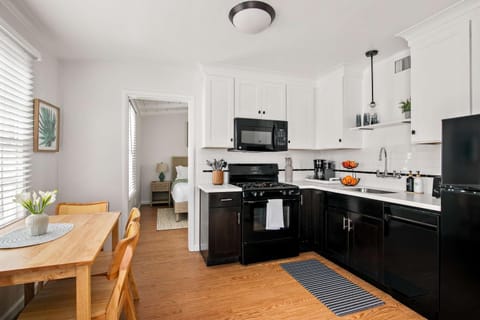 Coastal Retreat 1BR Steps to Ocean & Peek Views House in La Jolla