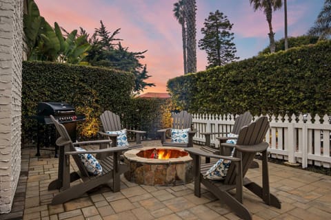 Coastal Retreat 1BR Steps to Ocean & Peek Views House in La Jolla