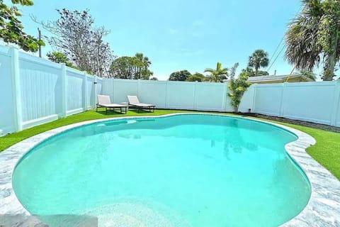 Chic 3BR 2BA Getaway with Private Pool Oasis House in Wilton Manors