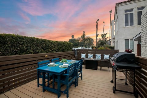 Beautiful Windansea Beach Compound Steps to Sand House in La Jolla