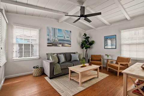 Ocean Escape 1BR Walk to Windansea Beach House in La Jolla