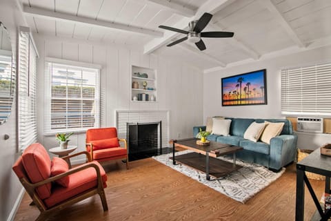 Seaside 1BR Steps to Windansea Beach & Peek Views House in La Jolla